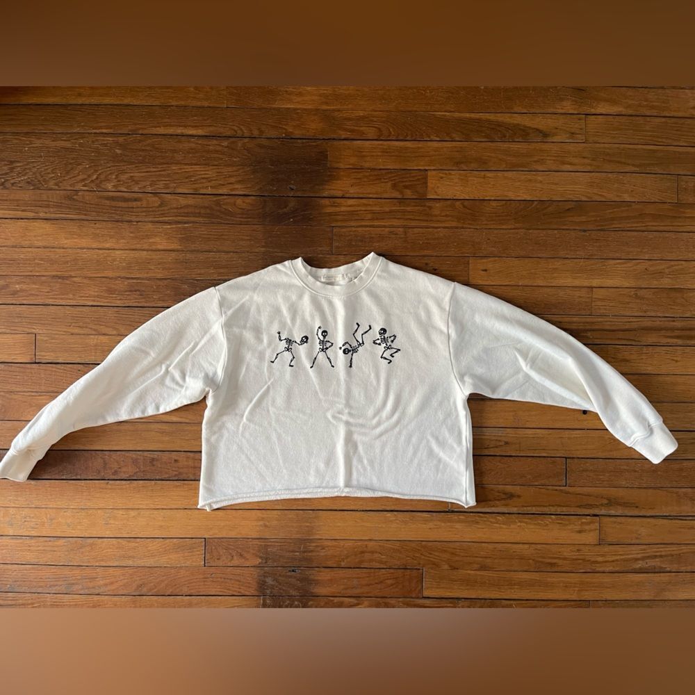 Small White Uncharted Threads/Paper store Cropped Sweatshirt Dancing Skeletons - Picture 2 of 10